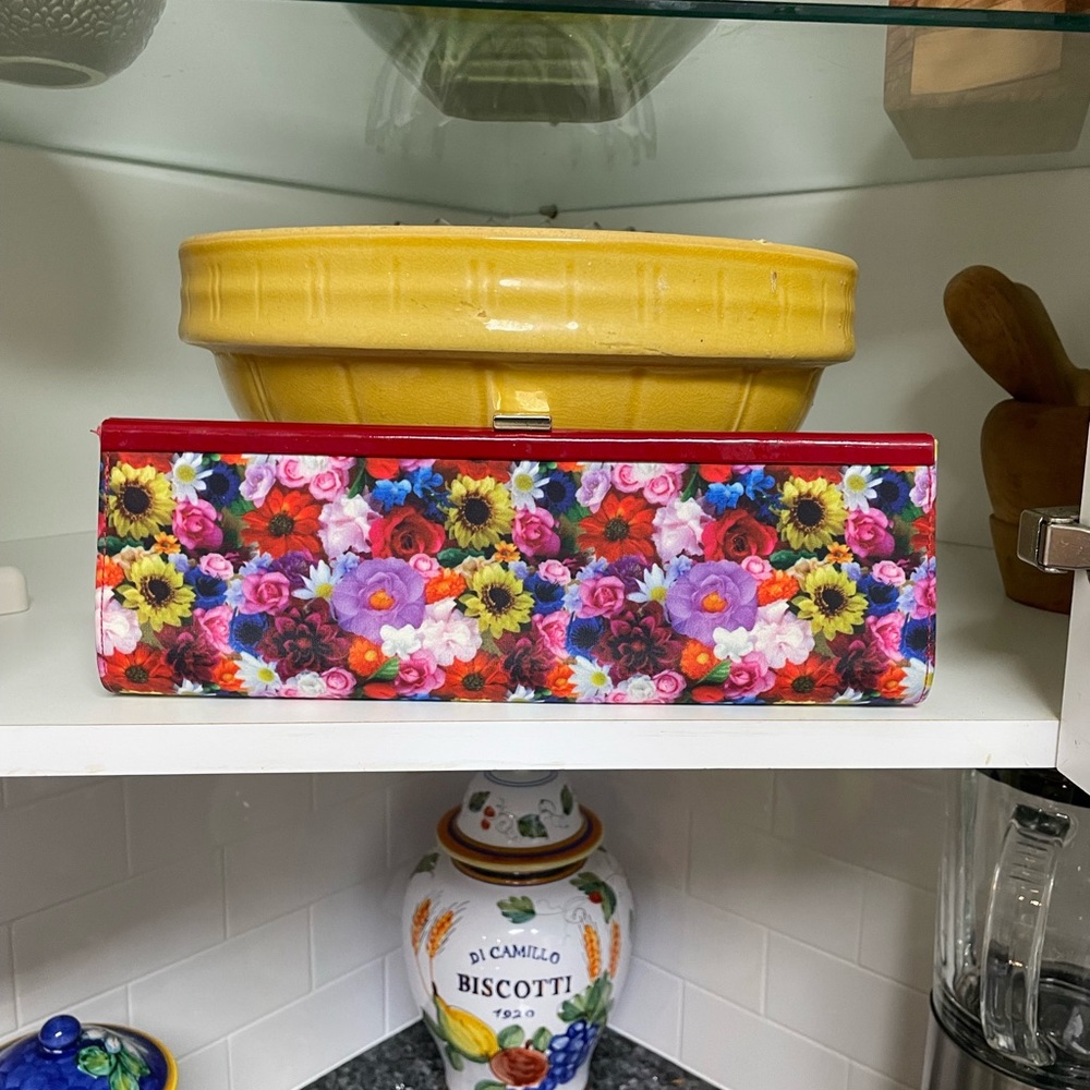 SALE Lisa Kay England gorgeous floral clutch - Picture 3 of 6